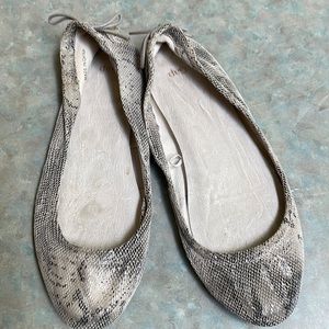 Gap snake printed flats (sz 8)